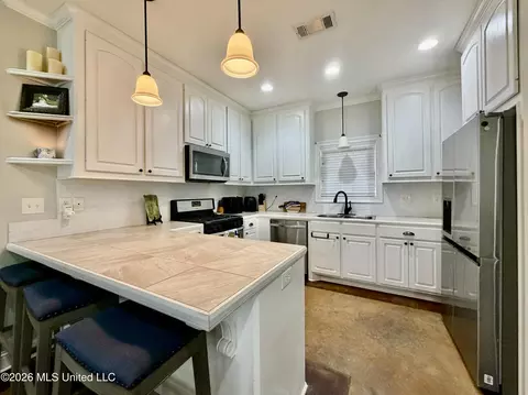 Kitchen - 736 Hartwood Cv, Brandon, MS 39042 photo 1 of 3