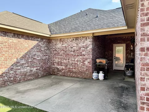 Exterior - 736 Hartwood Cv, Brandon, MS 39042 photo 6 of 7