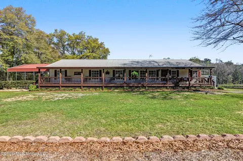 110 Jemison Ln, Lucedale, MS 39452