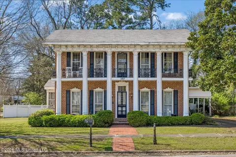 140 N Maury St #M, Holly Springs, MS 38635