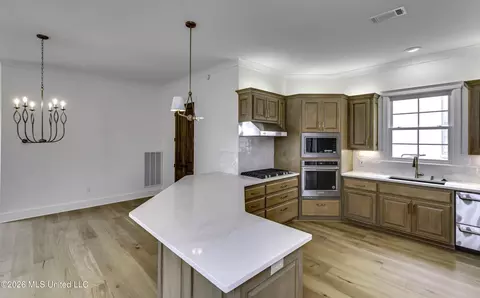 Kitchen - 1418 Windrose Dr, Brandon, MS 39047 photo 1 of 6