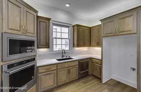 Kitchen - 1418 Windrose Dr, Brandon, MS 39047 photo 6 of 6