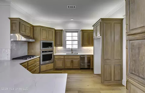 Kitchen - 1418 Windrose Dr, Brandon, MS 39047 photo 2 of 6