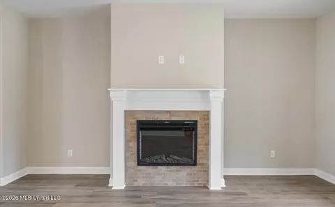 Living - 190 Rowell Rd, Coldwater, MS 38618 photo 2 of 4