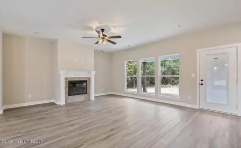 Living - 190 Rowell Rd, Coldwater, MS 38618 photo 4 of 4