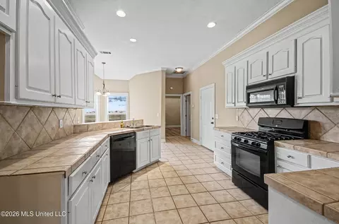 Kitchen - 151 Stratford Dr, Madison, MS 39110 photo 2 of 5