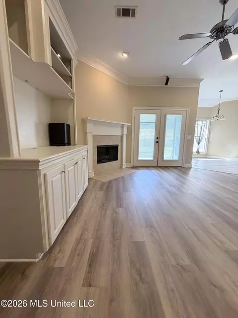 Living - 151 Stratford Dr, Madison, MS 39110 photo 5 of 7