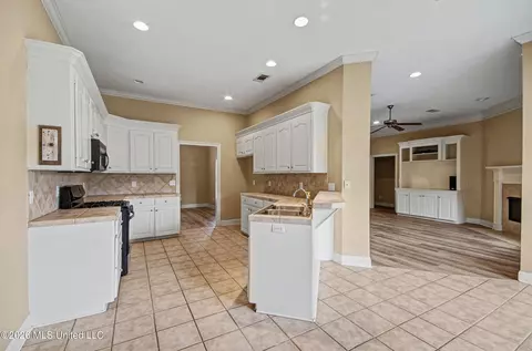 Kitchen - 151 Stratford Dr, Madison, MS 39110 photo 1 of 5