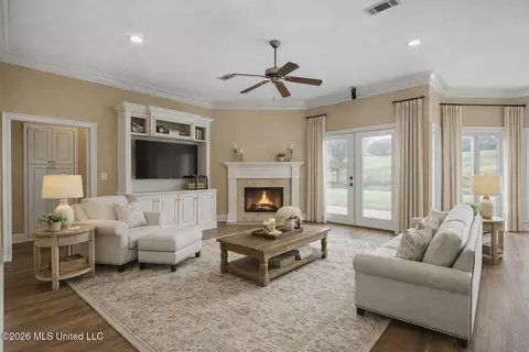 Living - 151 Stratford Dr, Madison, MS 39110 photo 2 of 7