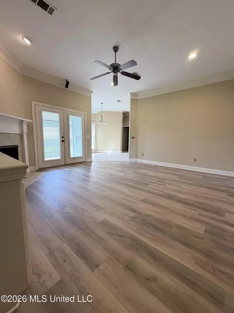 Living - 151 Stratford Dr, Madison, MS 39110 photo 6 of 7