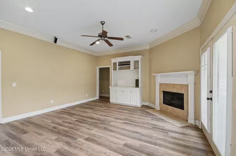 Living - 151 Stratford Dr, Madison, MS 39110 photo 4 of 7