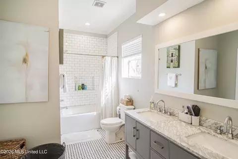 Bath - 1704 Laurel St, Jackson, MS 39202 photo 3 of 5