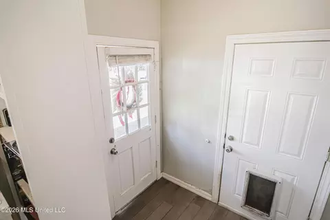 Entry Way - 1704 Laurel St, Jackson, MS 39202 photo 2 of 2