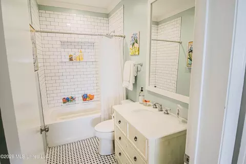 Bath - 1704 Laurel St, Jackson, MS 39202 photo 1 of 5