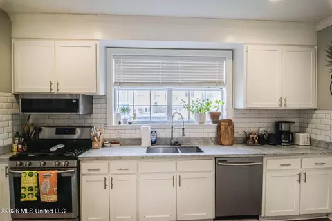 Kitchen - 1704 Laurel St, Jackson, MS 39202 photo 2 of 4