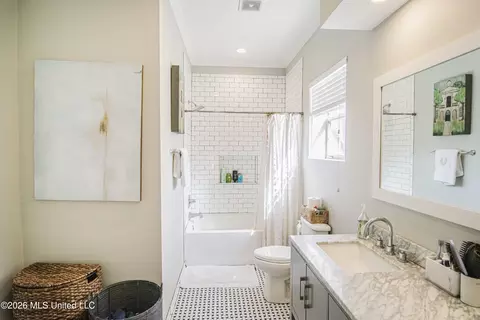 Bath - 1704 Laurel St, Jackson, MS 39202 photo 4 of 5