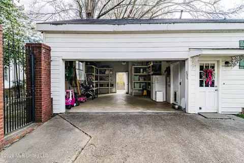 Exterior - 1704 Laurel St, Jackson, MS 39202 photo 7 of 9