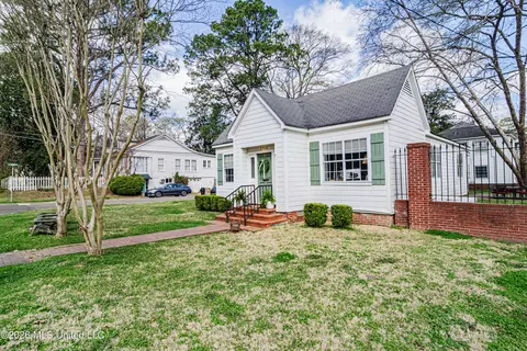 Exterior - 1704 Laurel St, Jackson, MS 39202 photo 5 of 9