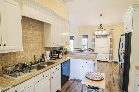 Kitchen - 146 Tradition Pkwy, Flowood, MS 39232 photo 1 of 1