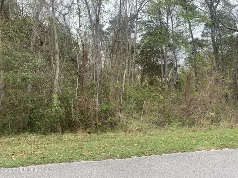 000 Pine Ridge Dr, Waveland, MS 39576