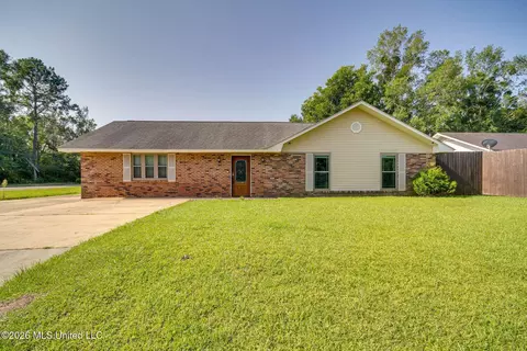 12424 Crestwood Dr, Gulfport, MS 39503