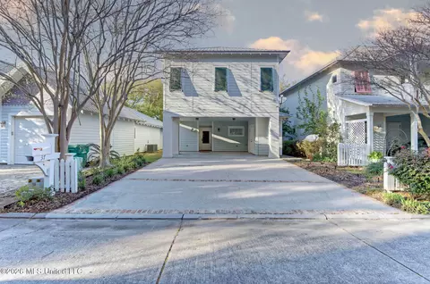 37 Chapel Hill Rd, Bay Saint Louis, MS 39520