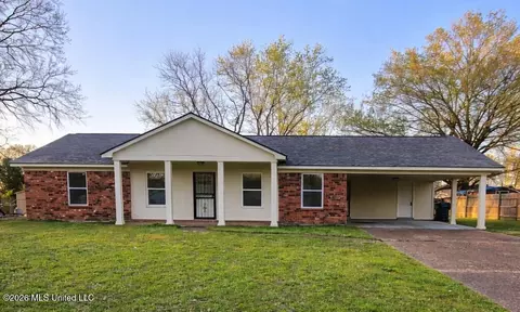 5710 Dover Dr, Horn Lake, MS 38637