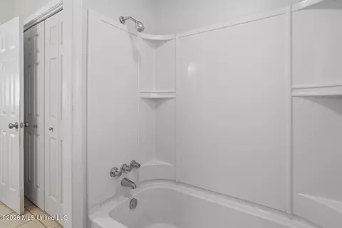 Bath - 5749 Brownlee Dr, Jackson, MS 39206 photo 3 of 3