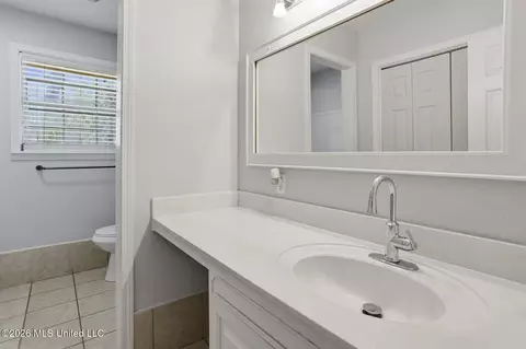 Bath - 5749 Brownlee Dr, Jackson, MS 39206 photo 2 of 3