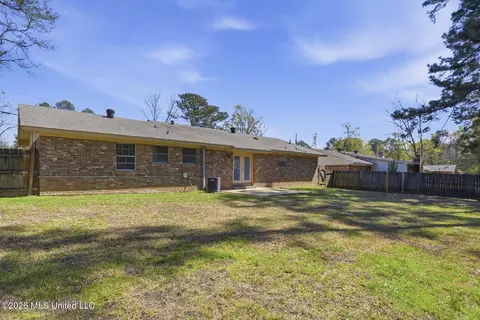 Exterior - 5749 Brownlee Dr, Jackson, MS 39206 photo 3 of 5