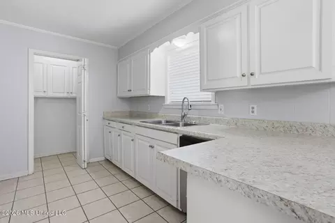 Kitchen - 5749 Brownlee Dr, Jackson, MS 39206 photo 2 of 2