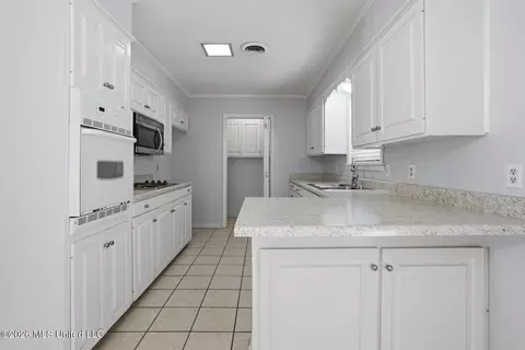 Kitchen - 5749 Brownlee Dr, Jackson, MS 39206 photo 1 of 2