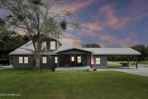 1980 Washington St, Bay Saint Louis, MS 39520