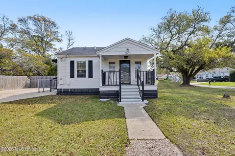 1802 14th St, Pascagoula, MS 39567