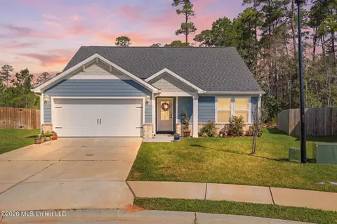3317 Discovery Pl, Ocean Springs, MS 39564