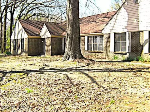 3630 Debbie Ln, Olive Branch, MS 38654