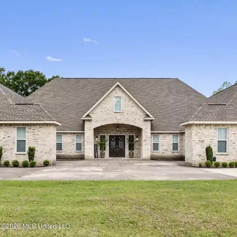 7411 Woodland Dr, Pass Christian, MS 39571