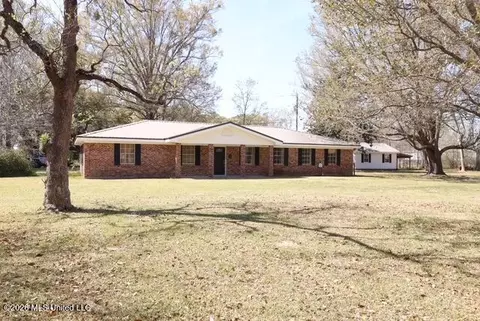 7521 Townsite Rd, Moss Point, MS 39562