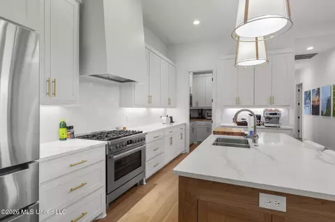 Kitchen - 106 Water St, Madison, MS 39110 photo 2 of 5