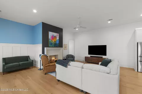 Living - 106 Water St, Madison, MS 39110 photo 1 of 3