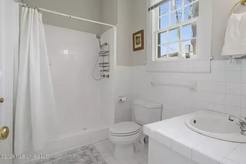 Bath - 1835 Lyncrest Ave, Jackson, MS 39202 photo 2 of 2