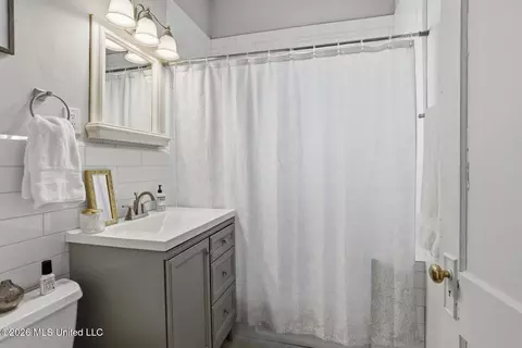 Bath - 1835 Lyncrest Ave, Jackson, MS 39202 photo 1 of 2