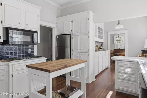 Kitchen - 1835 Lyncrest Ave, Jackson, MS 39202 photo 6 of 7