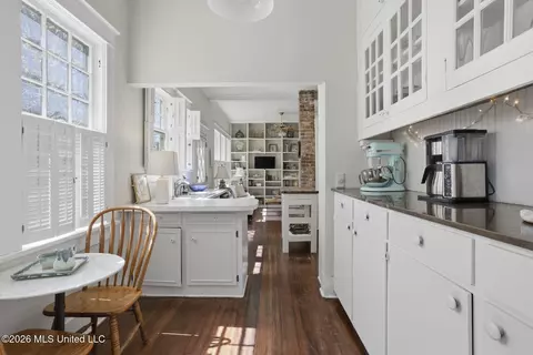 Kitchen - 1835 Lyncrest Ave, Jackson, MS 39202 photo 1 of 7
