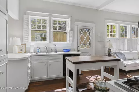 Kitchen - 1835 Lyncrest Ave, Jackson, MS 39202 photo 5 of 7
