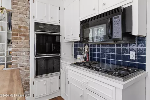 Kitchen - 1835 Lyncrest Ave, Jackson, MS 39202 photo 4 of 7