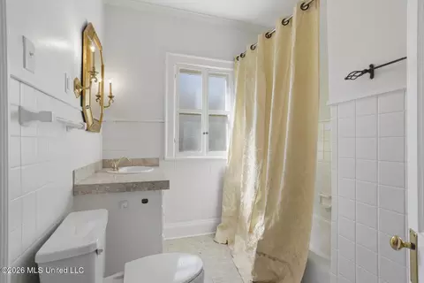 Bath - 1622 Poplar Blvd, Jackson, MS 39202 photo 3 of 5