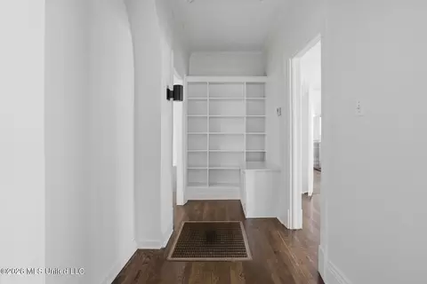 Entry Way - 1622 Poplar Blvd, Jackson, MS 39202 photo 1 of 3