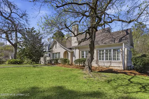 Exterior - 1622 Poplar Blvd, Jackson, MS 39202 photo 2 of 6