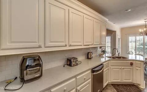 Kitchen - 714 Danforth Dr, Madison, MS 39110 photo 5 of 7